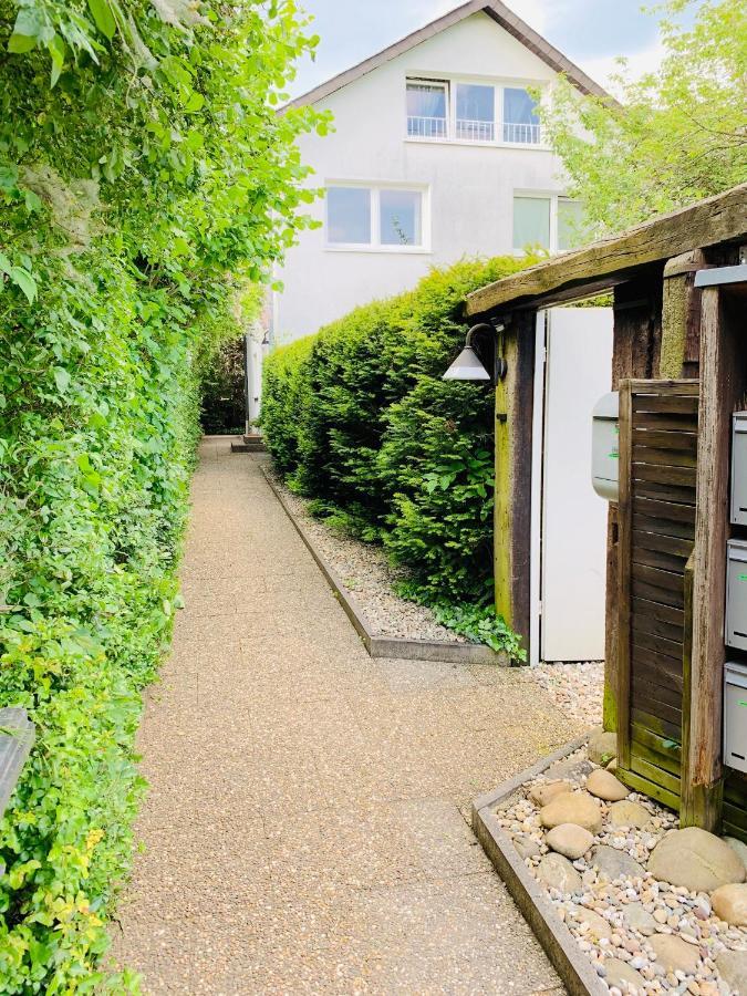 Grosse Dachgeschosswohnung Mit Kueche Und Badezimmer An Der Uniklinik Homburg Homburg  Ngoại thất bức ảnh