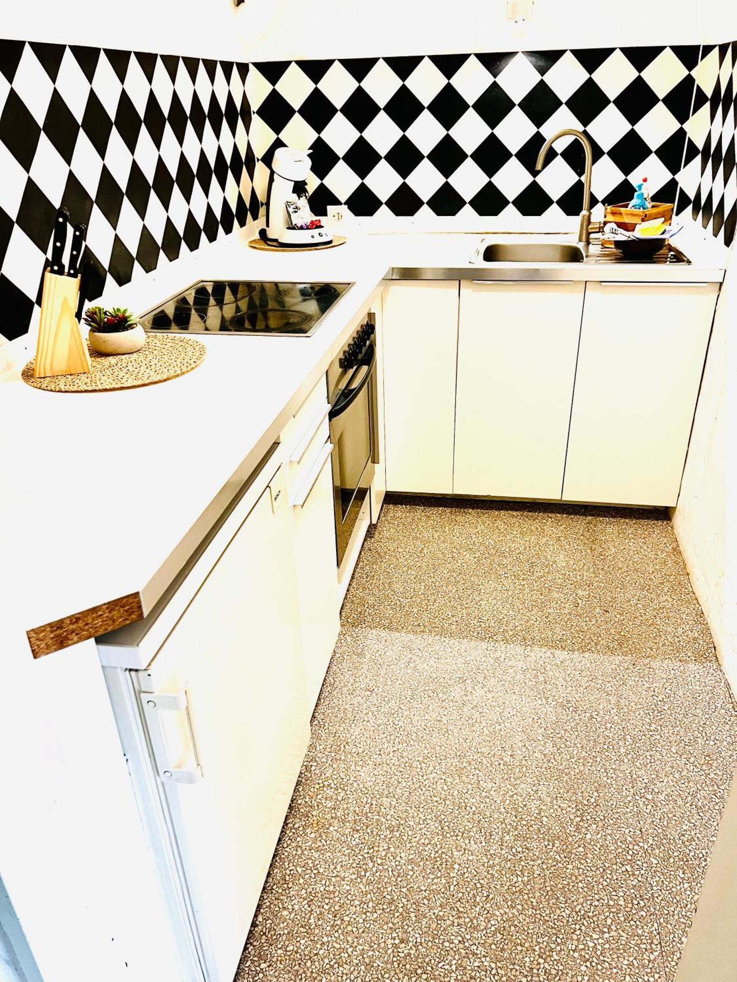Grosse Dachgeschosswohnung Mit Kueche Und Badezimmer An Der Uniklinik Homburg Homburg  Ngoại thất bức ảnh