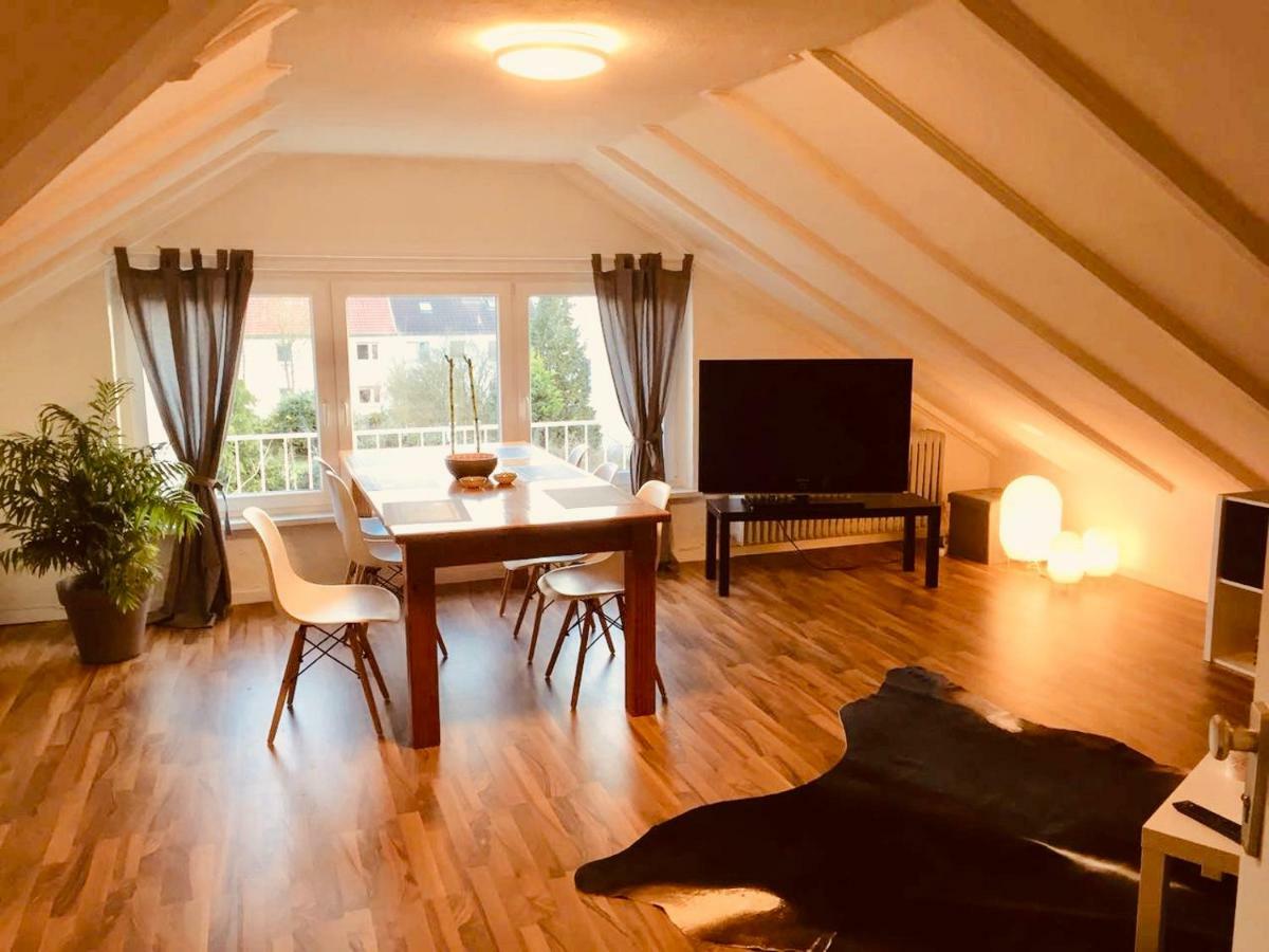 Grosse Dachgeschosswohnung Mit Kueche Und Badezimmer An Der Uniklinik Homburg Homburg  Ngoại thất bức ảnh