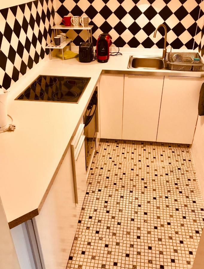 Grosse Dachgeschosswohnung Mit Kueche Und Badezimmer An Der Uniklinik Homburg Homburg  Ngoại thất bức ảnh
