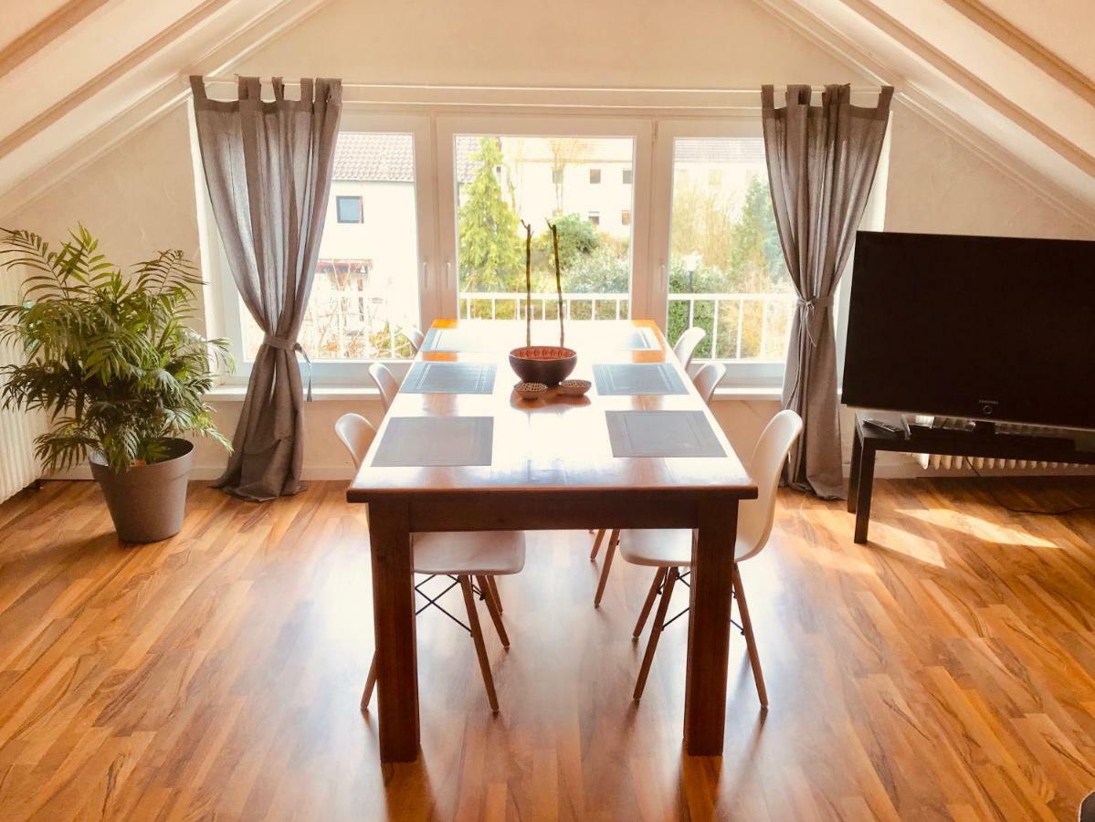 Grosse Dachgeschosswohnung Mit Kueche Und Badezimmer An Der Uniklinik Homburg Homburg  Ngoại thất bức ảnh