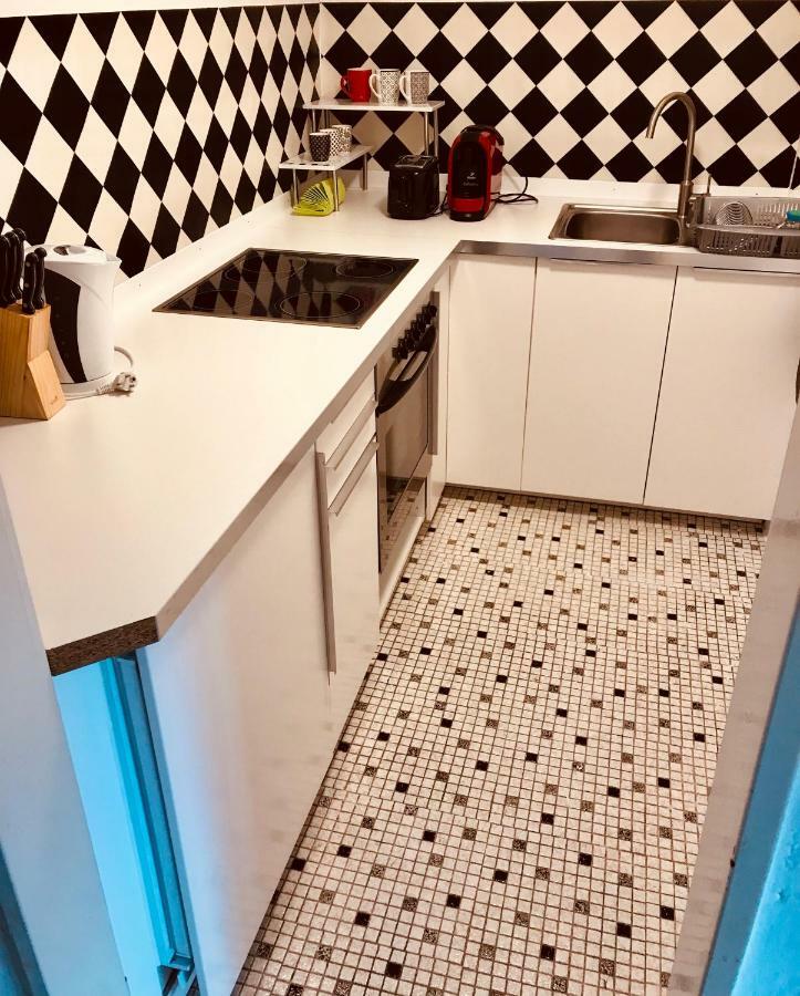 Grosse Dachgeschosswohnung Mit Kueche Und Badezimmer An Der Uniklinik Homburg Homburg  Ngoại thất bức ảnh